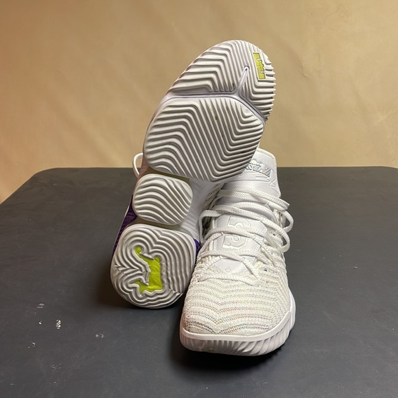 These are in great shape just to small for me. - Picture 4 of 7